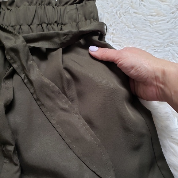 Shorts - Picture 2 of 4